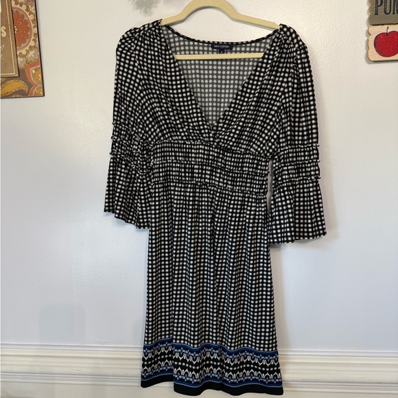 Max Edition Dresses & Skirts - ❤️ NWOT Max Edition Black White Blue Bell Cuff V Neck Babydoll Dress M